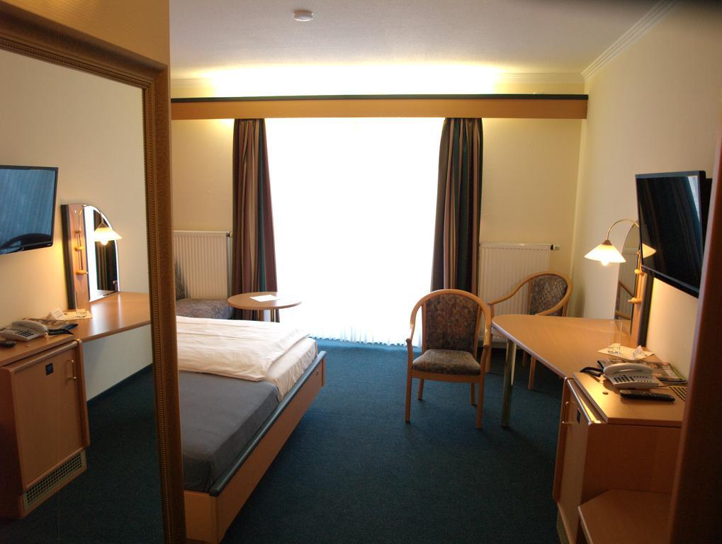 Waldhotel Kurfuerst Kaisersesch エクステリア 写真